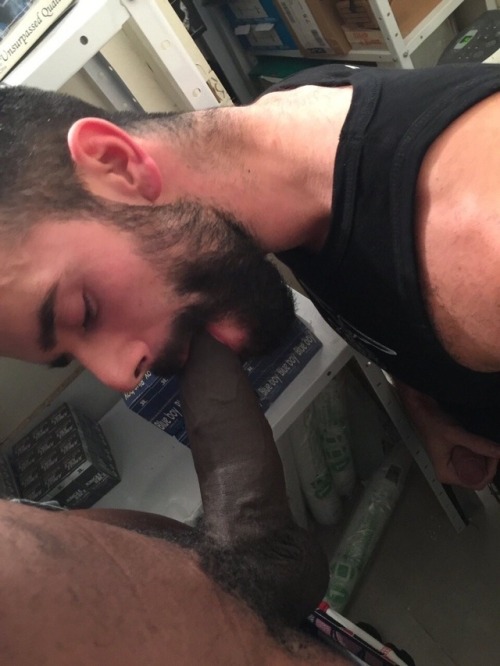 sexyhomopedia:fuckmyholebetter:Join this FREE cam site...