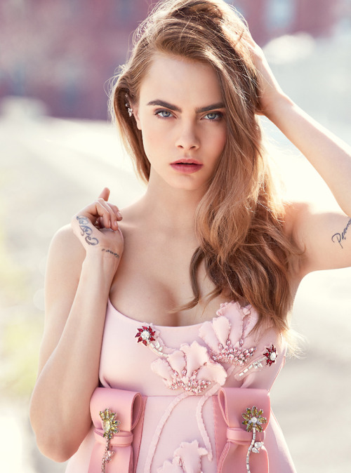 sexyandfamous - Cara Delevingne