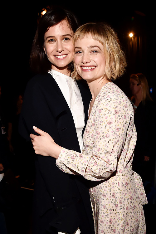 newtscamand-r - Katherine Waterston andAlison Sudol attend the...