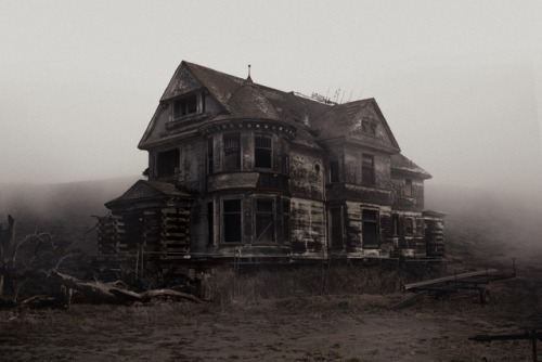 wilwheaton:(via Abandoned house in northern California [1920 x...