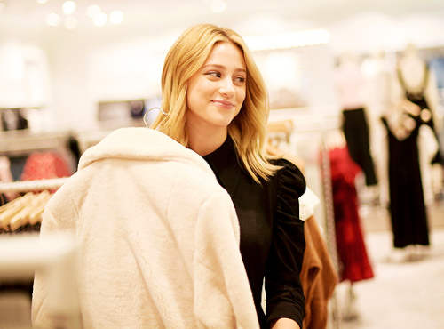 sprouseharts - Lili Reinhart attends the new H&M Westfield...
