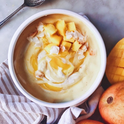 foodfuck:mango, banana and coconut smoothie bowl