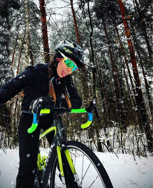 razumichin2:Malena on a snowy cyclocross ride in Poland