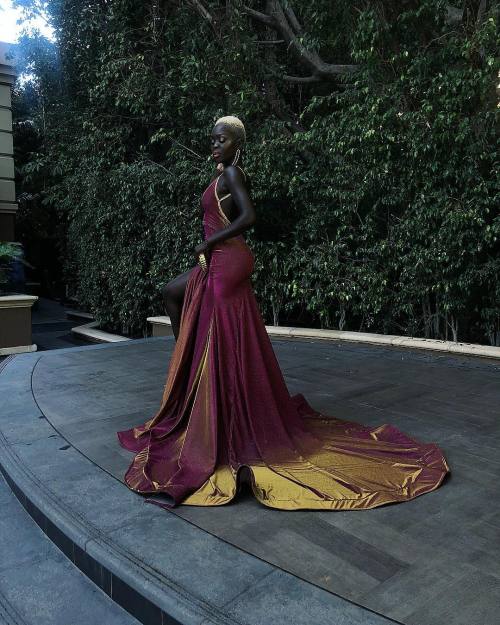 dopeeeeeeshxt:Nyakim Gatwech at the 2018 EmmysDesigner:...