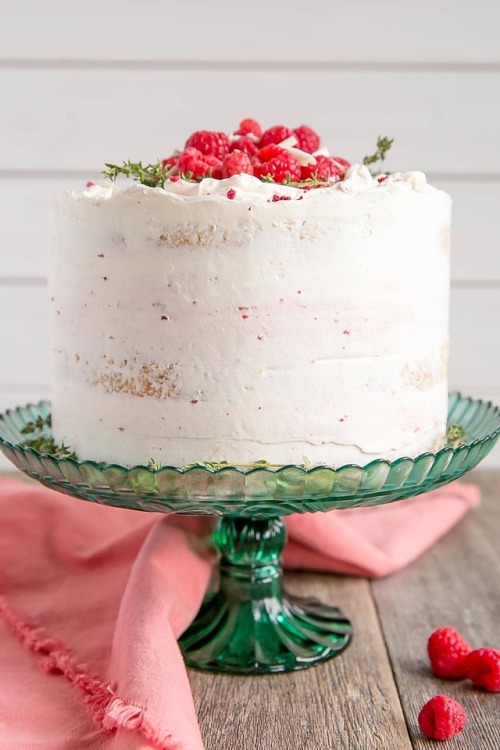sweetoothgirl:WHITE CHOCOLATE RASPBERRY CAKE