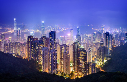 breathtakingdestinations:Victoria Peak - Hong Kong (by 白士 李) 