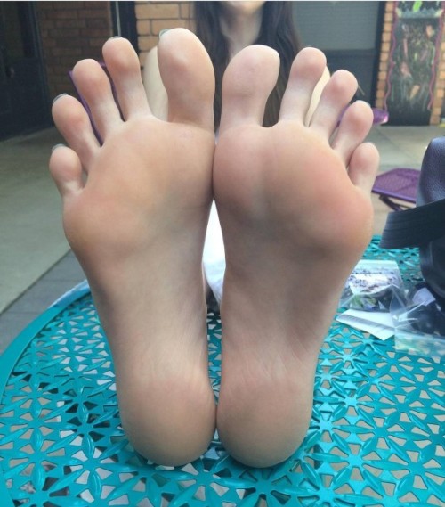 I love feet, toes, and soles