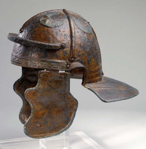 fuckinmiki:1,800 year old Roman legionary helmet
