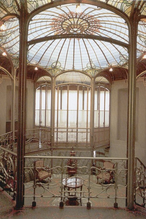 ghostlywatcher:Art Nouveau interior.