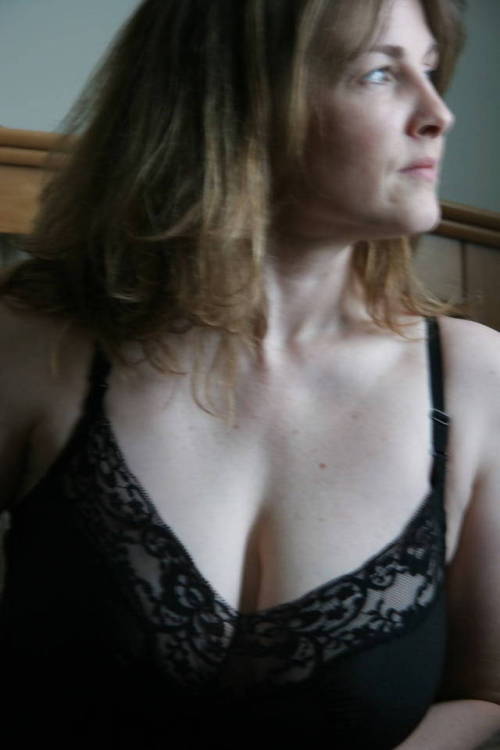 sexy-wives-and-moms - finewivesandsluts - GorgeousNaughty...
