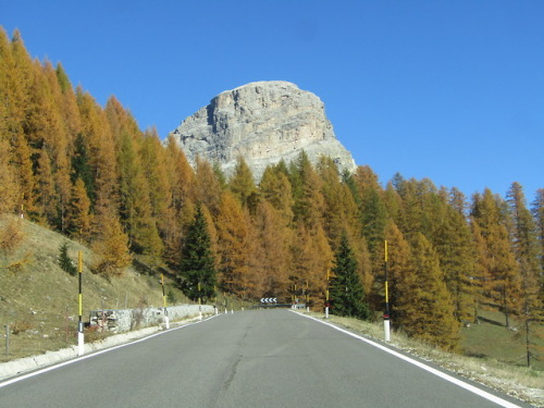 tourtipper:Autumn photo in the Dolomites