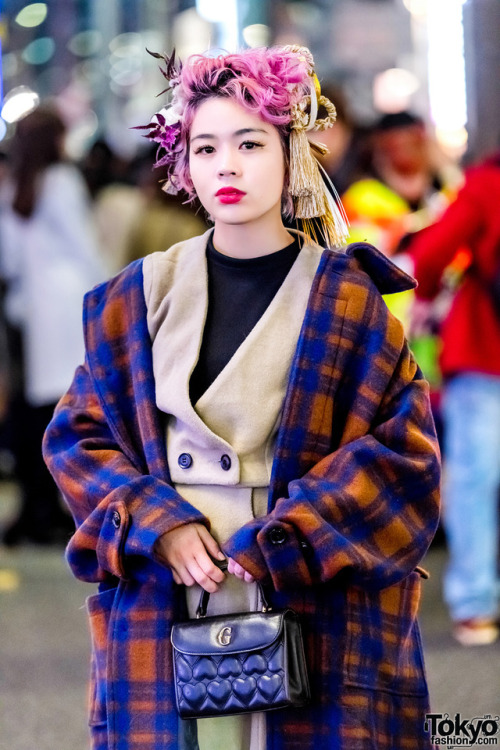tokyo-fashion - 20-year-old Japanese beautician Eri on the street...