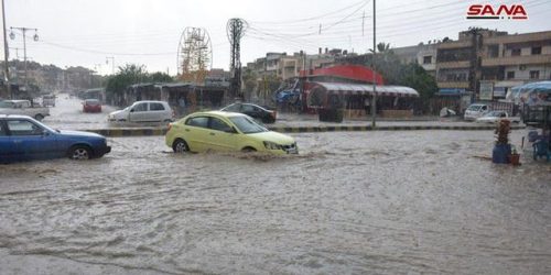 بالصور .. سيول في شوارع حمص جراء الأمطار الغزيرة...