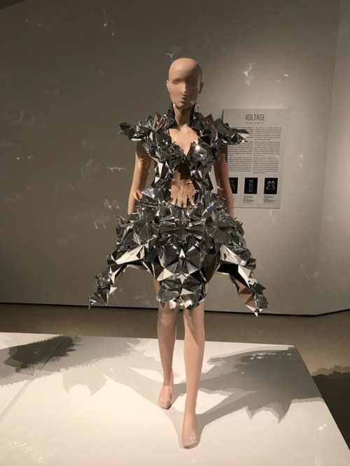 roedarte - Iris van Herpen “Transforming Fashion” exhibition at...