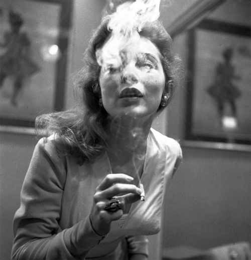 last-picture-show - Actress Janet Leigh gets her nicotine fix at...