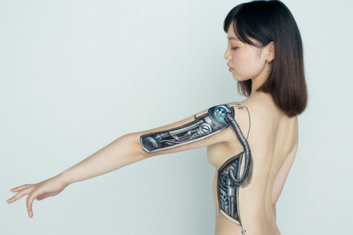 mymodernmet - Realistic Paintings on Skin Transform the Body...