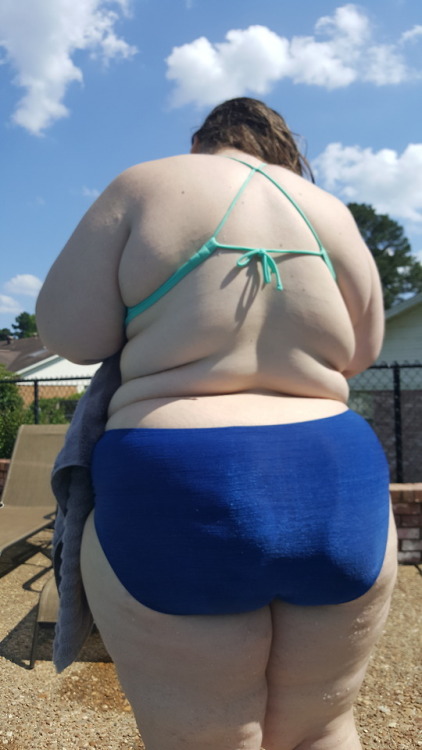 bigbootypandamoo:My bikini top broke while I was swimming. My...