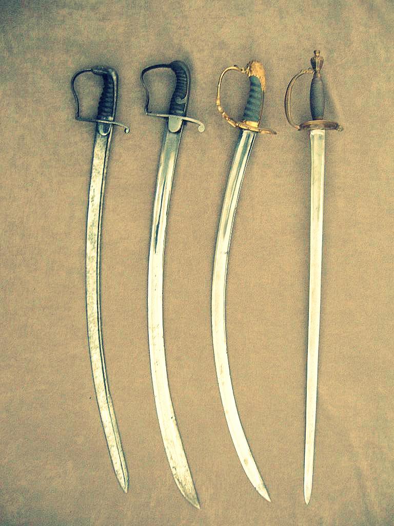 Некоторые британские сабли наполеоновского периода и типа, используемого в битве при Ватерлоо.