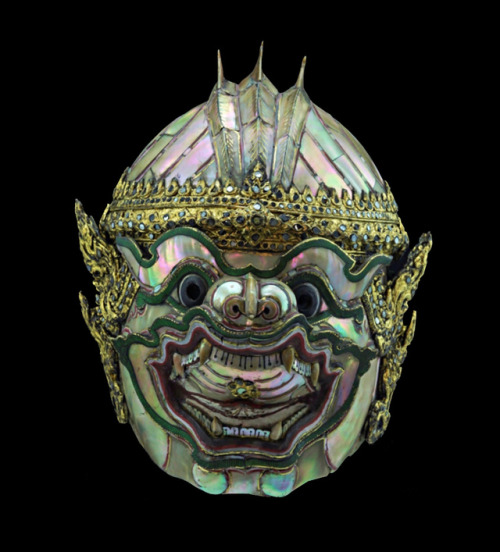 historyarchaeologyartefacts:Mask of Hanuman, the monkey god....