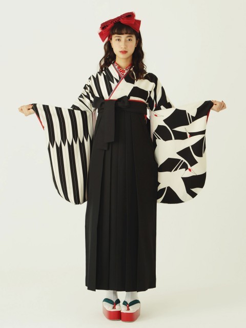 tanuki-kimono - High contrast ko-furisode, with nice one-shoulder...