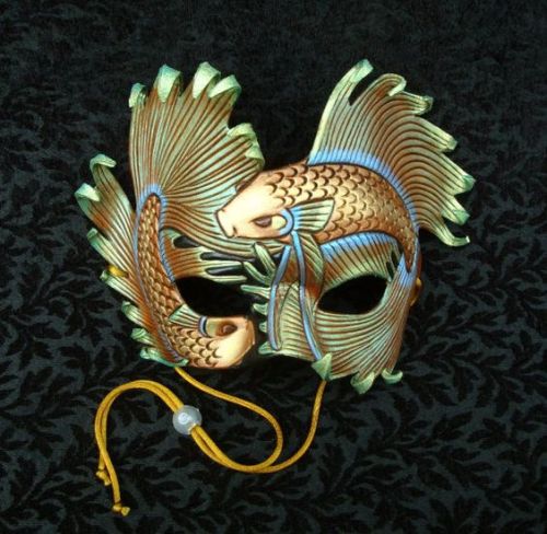 treasures-and-beauty - Iridescent fighting fish mask by Merimask