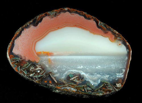 culturenlifestyle - Stunning Agate Gemstones Contain Abstract...