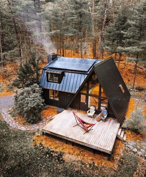 sensational-autumn:little cabin in the woods ♡