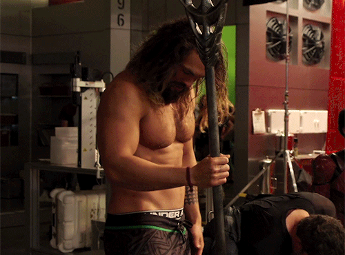 dcmultiverse - Jason Momoa behind the scenes of Justice...