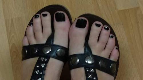 karathefootgoddess - Loving my fresh black toesYummy