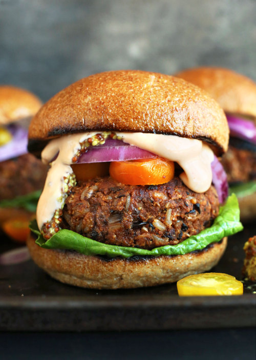 foodffs - EASY GRILLABLE VEGGIE BURGERSReally nice recipes....