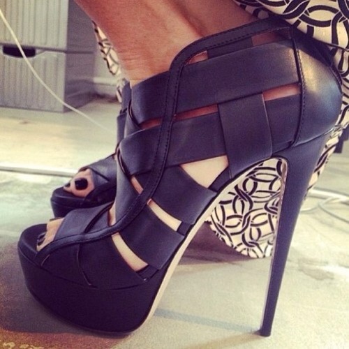 lailastilettos - Sexy high heels. #instagram #twitter #sexy...