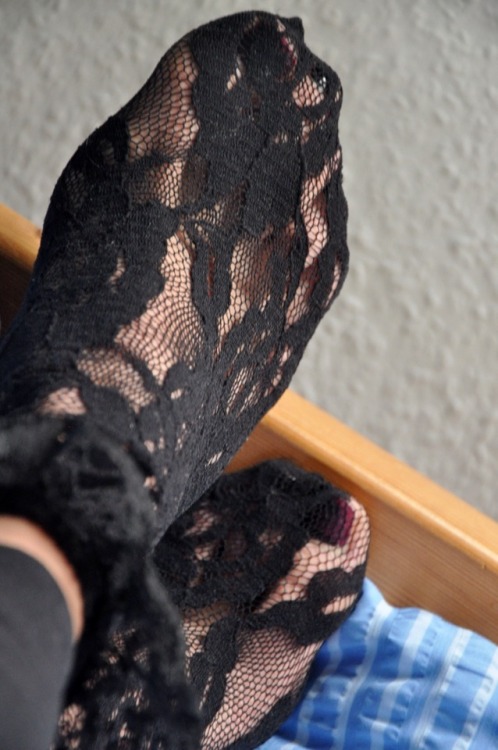 sweetlizzyy:I got a lot of request about my feet again, I hope...