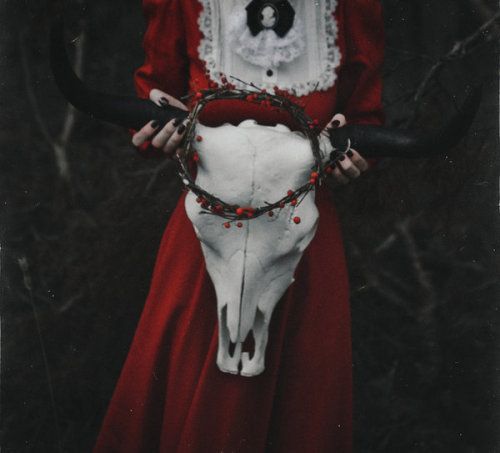 requiem-on-water - The crown of sacrifice by Natalia Drepina