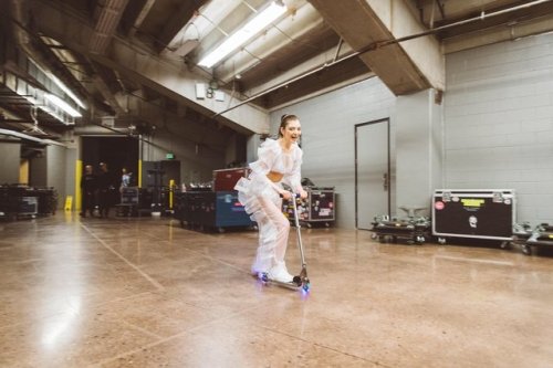 lorde-daily:lorde: getting dancey at high altitude in denver...