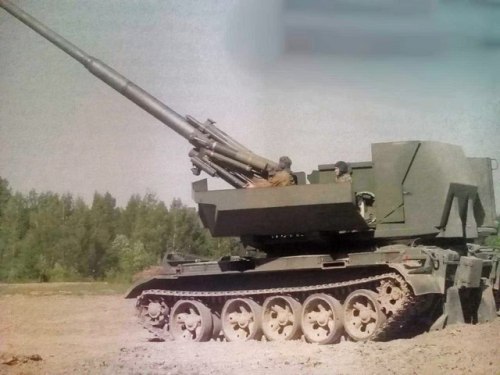 155 GH 52-SP-T55, the 155 GH 52 APU towed artillery mounted on...