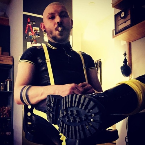leatherthomi - #rubber #rubberskinhead #rubbetfetish #gay...