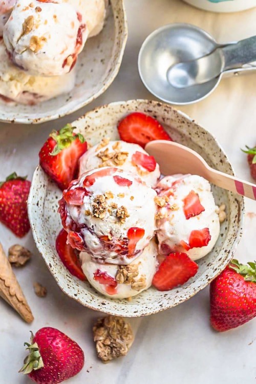 cake-stuff - No Churn Strawberry Cheesecake Ice Cream with...