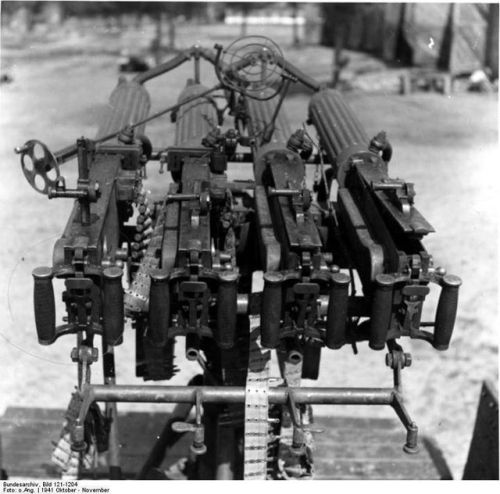 warhistoryonline - Maxim 1910 as AA gun, quad-mounted on a...