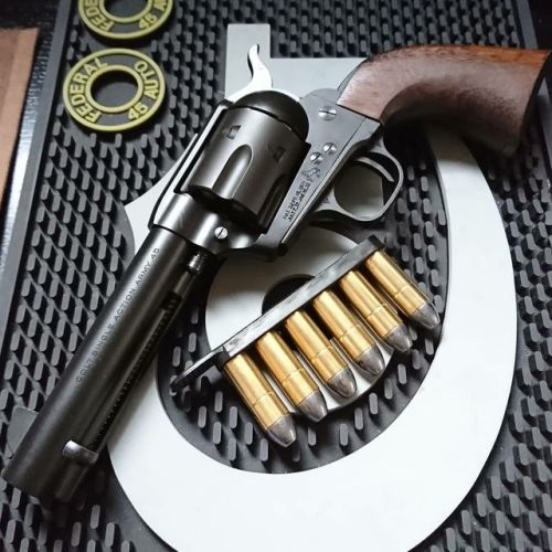 militaryshub:Colt Single Action Army .45 Colt