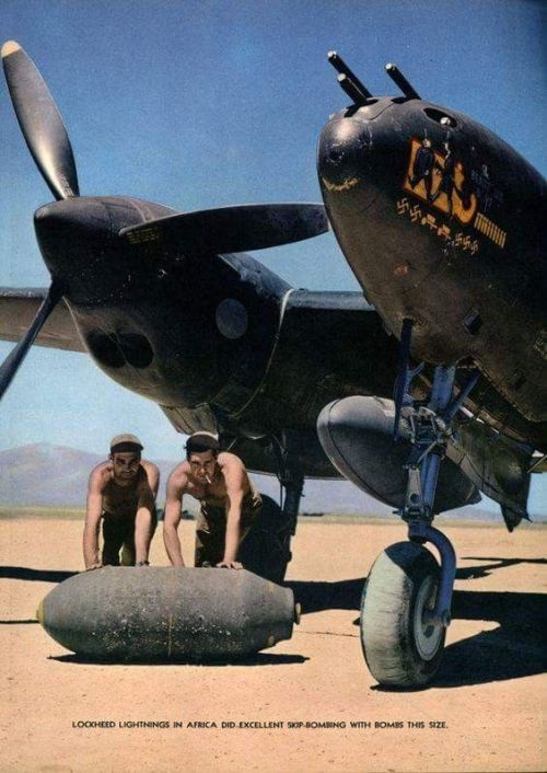ww1ww2photosfilms - P-38 & ground crew
