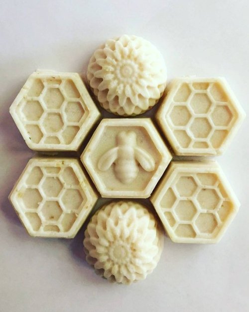 lilac-soap - Honey Bee Mini Soaps // PoppyAndPetuniaBath