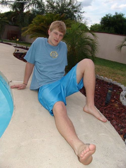 unclenifty:pool boy auditionsPool boi auditions requirements...