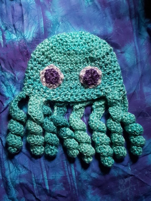 she-who-treads-on-water:Birthday present Octopus hat that I...