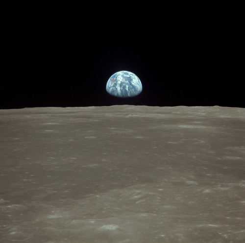 humanoidhistory - EARTHRISE – The Earth rises over the Moon’s...