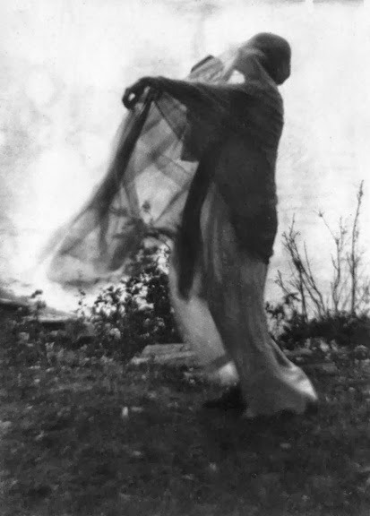 24hoursinthelifeofawoman - The wind about, 1910