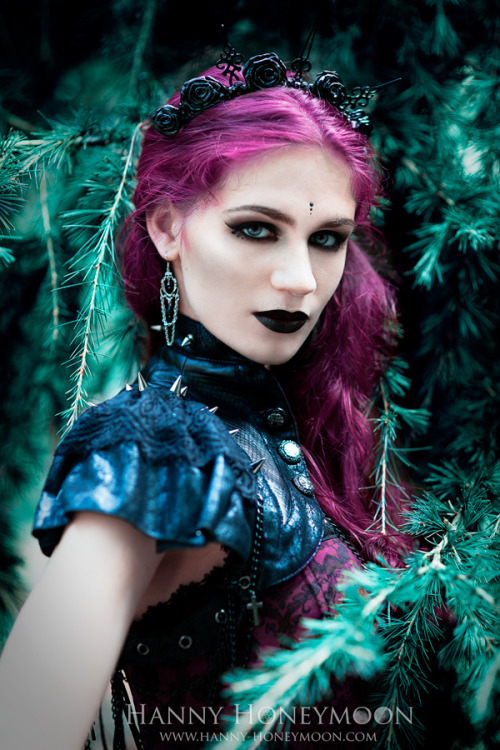 gothicandamazing:Model: Elisabeth DuVessaPhoto: Hanny...