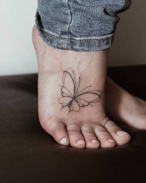 By Ann Pokes, done at Sasha Tattooing Barcelona, Barcelona.... insect;small;line art;foot;butterfly;animal;tiny;hand poked;ifttt;little;annpokes;fine line