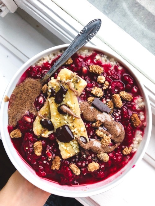 aspoonfuloflissi:When your day starts with a bowl of oats with...