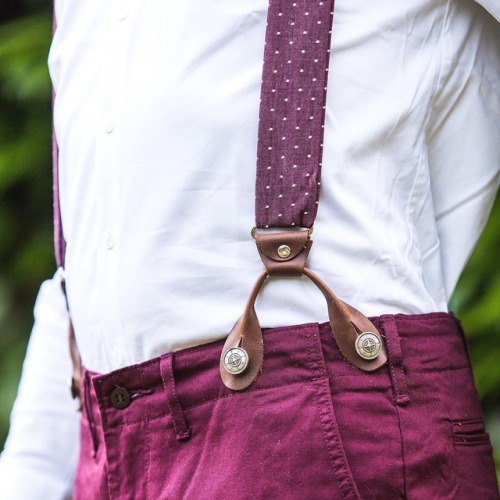 The color coordination on this #suspenders outfit is fantastic