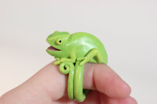 littlealienproducts - Chameleon Ring byCuriousBurrow